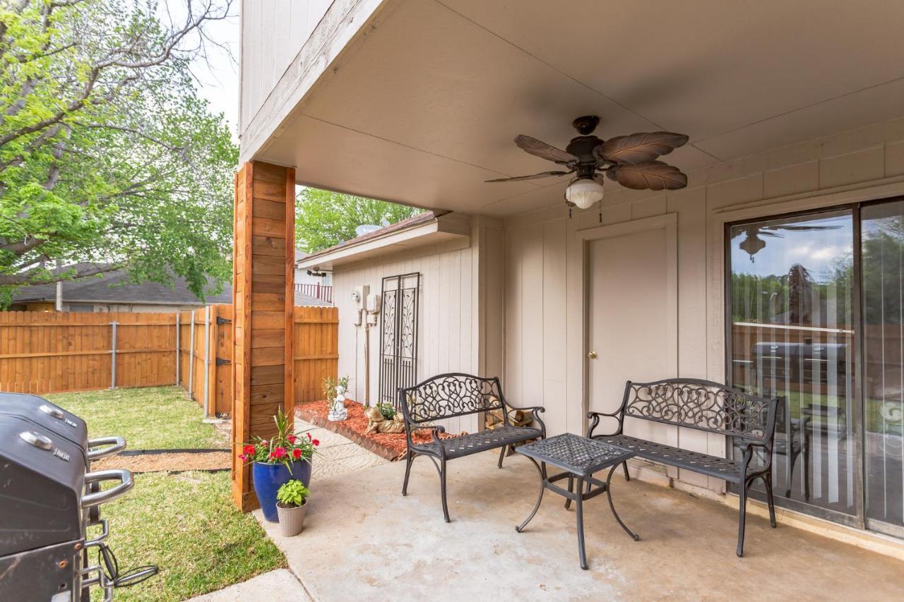 Cozy And Comfortable - Your Home Away From Home! Dallas Luaran gambar