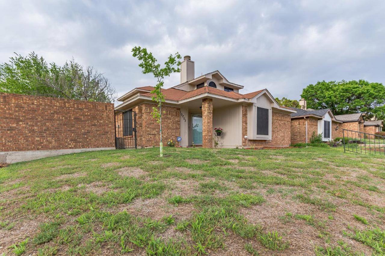 Cozy And Comfortable - Your Home Away From Home! Dallas Luaran gambar
